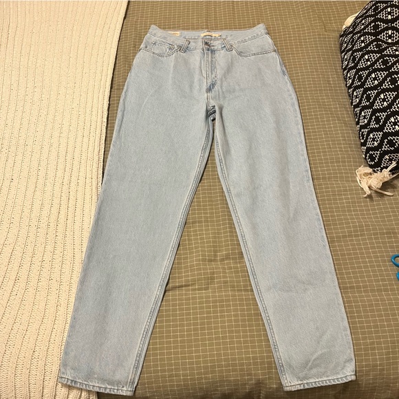 Levi’s Mom Jeans - Picture 3 of 5